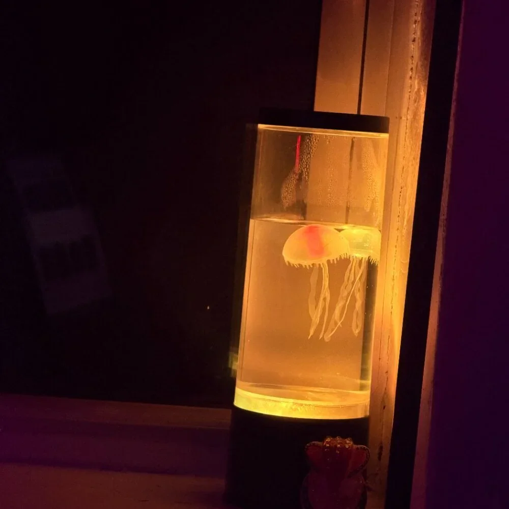 Jellyfish Aquarium Lamp – Color‑Changing LED Mood Light